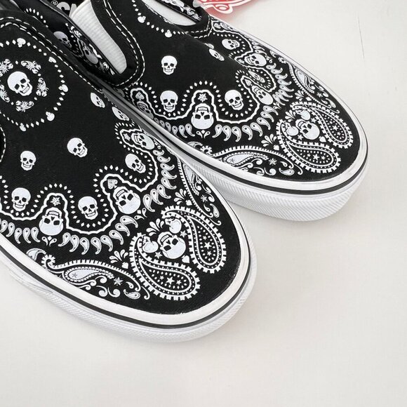Vans Classic Slip-On Black Bandana Skull  Shoes Sneakers Kids 3.5 W 5 - Picture 7 of 9